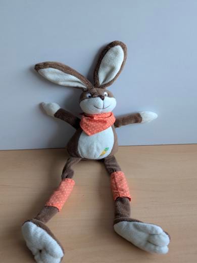 Lapin Marron blanc foulard orange carotte Les petites marie